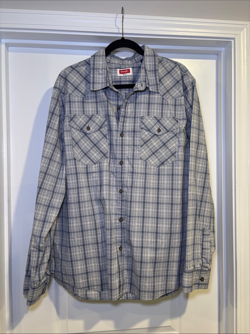 Wrangler Blue and White Plaid Long-Sleeve Button-Down Shirt